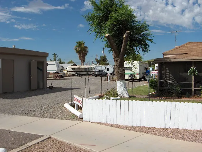 Desertaire Adult RV Park Picture 7