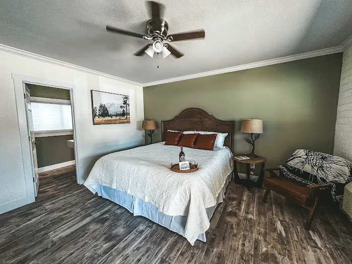 Woody Mountain Campground and Bed & Breakfast Picture 1