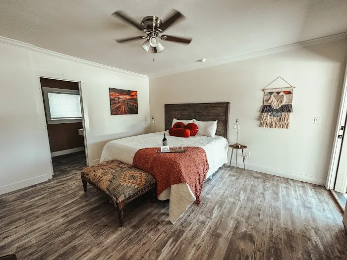 Woody Mountain Campground and Bed & Breakfast Picture 5