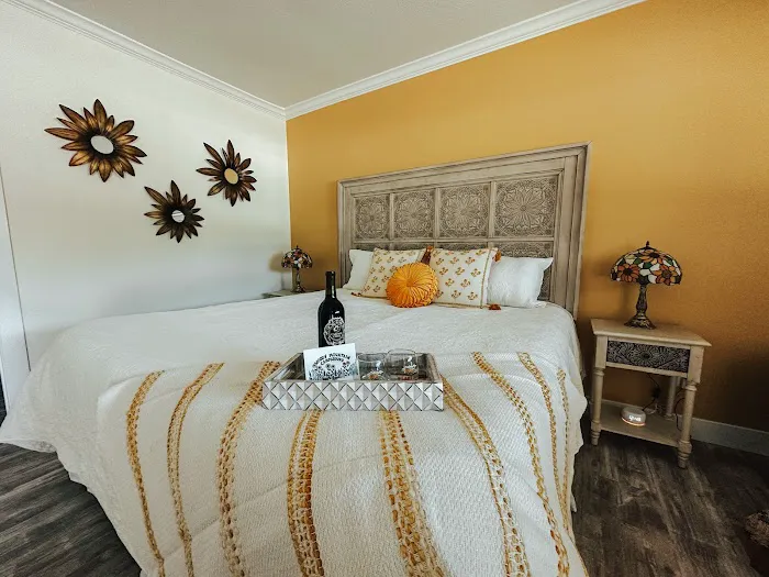 Woody Mountain Campground and Bed & Breakfast Picture 9