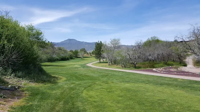 On The Greens Picture 1