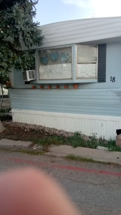 Royal Mobile Home Park Picture 6
