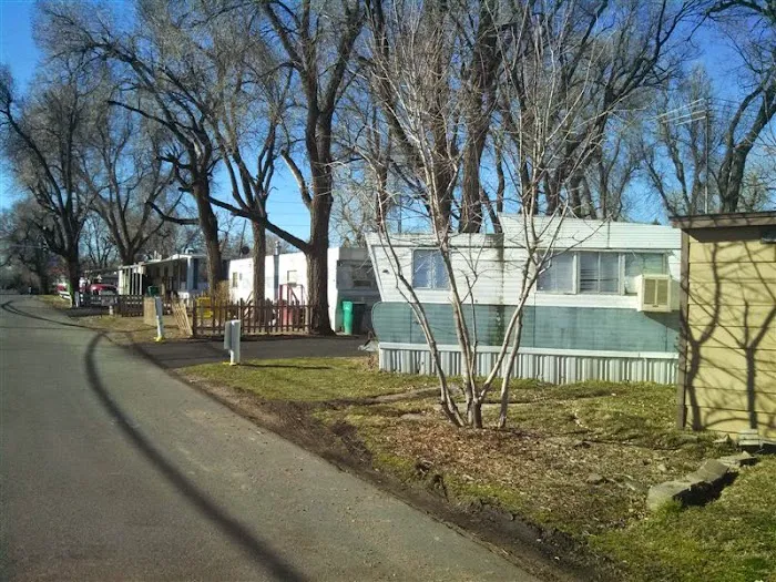 Lakewood Village Mobile Home Park Picture 3