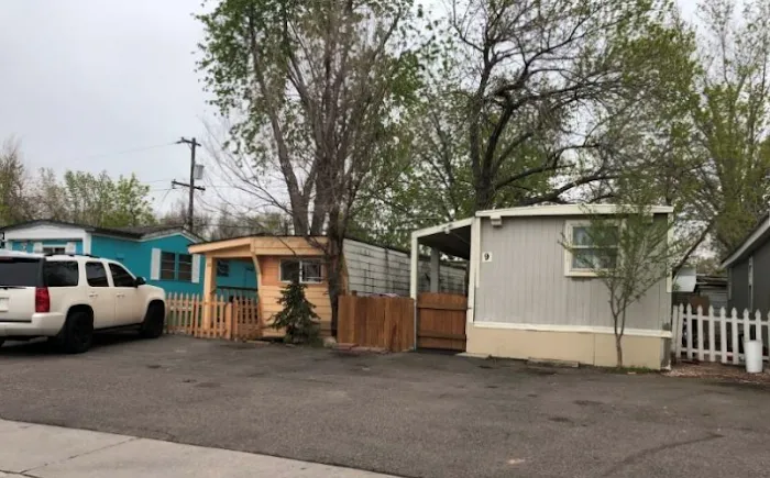Mile High Mobile Home Park Picture 3