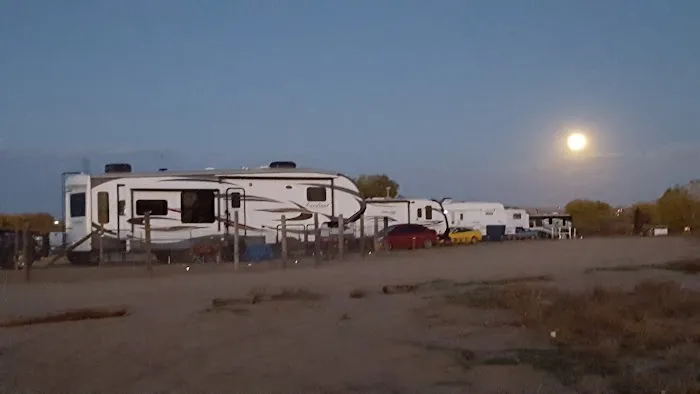 B Bold Ranch RV Park & Storage Picture 4