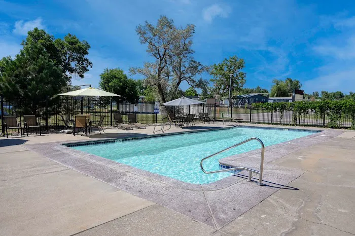 Lago Vista Mobile Home Picture 2