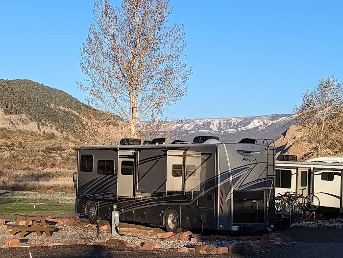 River Dance RV Resort Picture 3