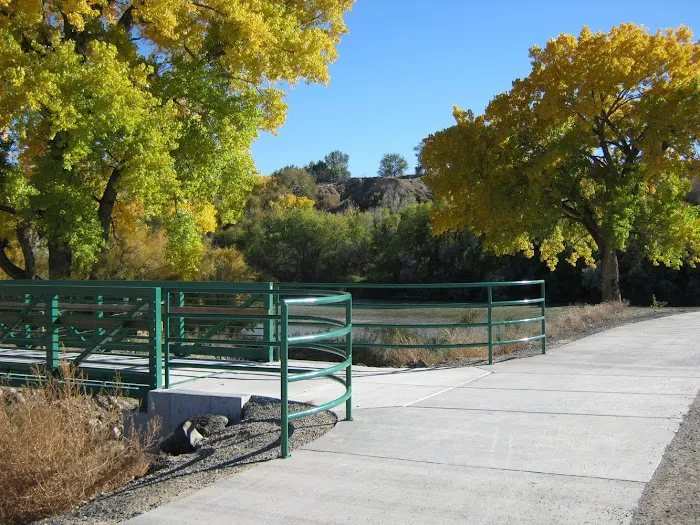 Candlewood Park Picture 5