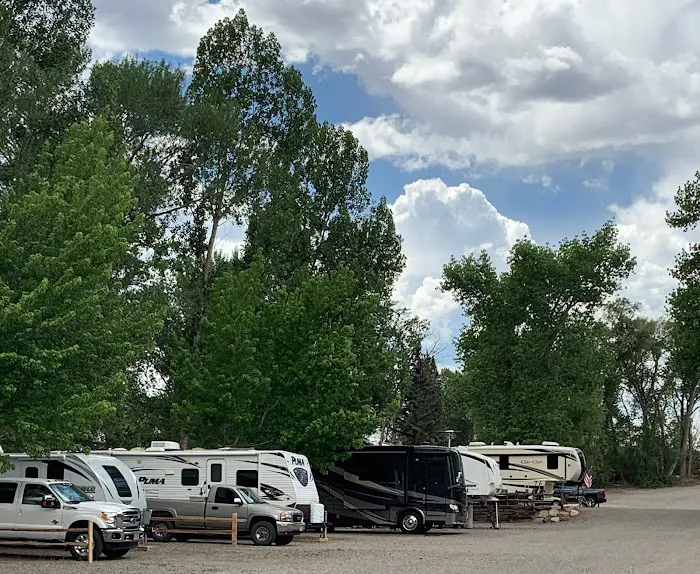 Riverbend RV Park and Cabins Picture 7
