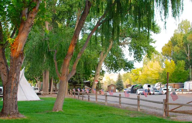 Riverbend RV Park and Cabins Picture 8