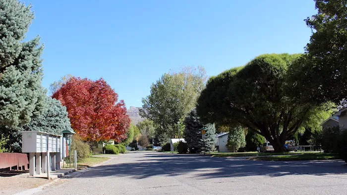 Palisade Mobile Home Park Picture 2