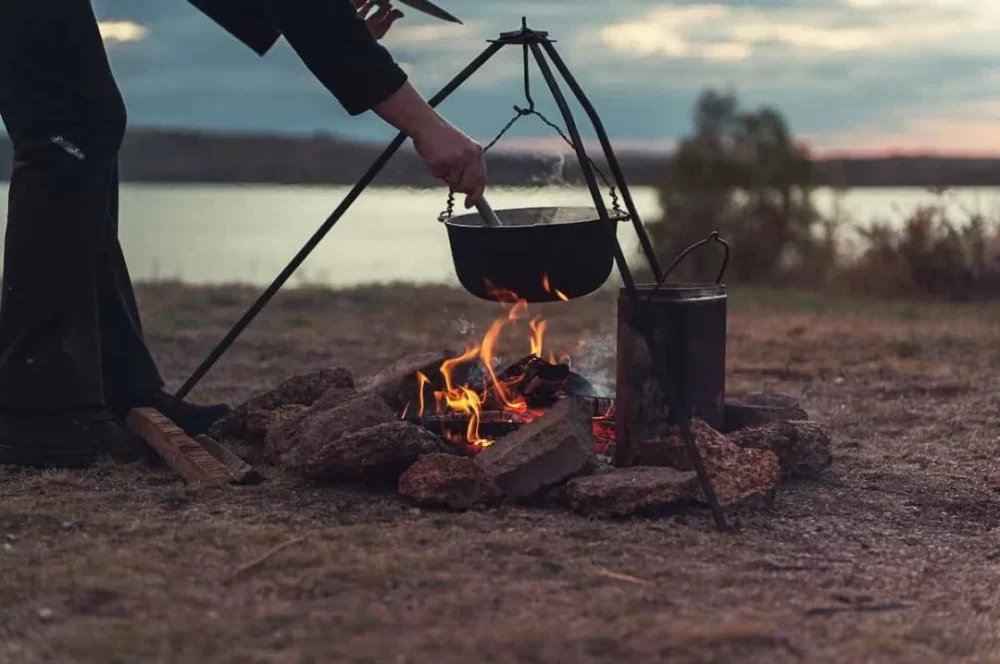 How to Cook Over a Campfire Safely for an Enjoyable Outdoor Experience