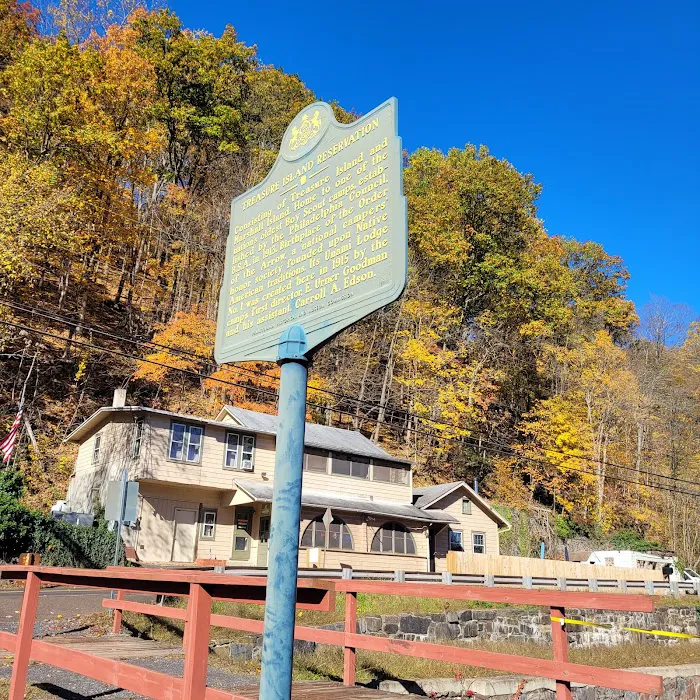 Treasure Island River Camping Picture 3