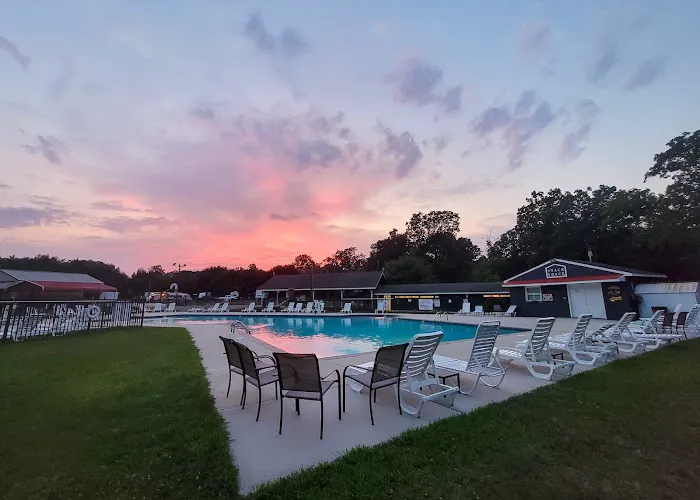 Spacious Skies Campgrounds - Country Oaks Picture 4