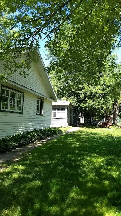 Charlies Lakeside Colony Picture 8