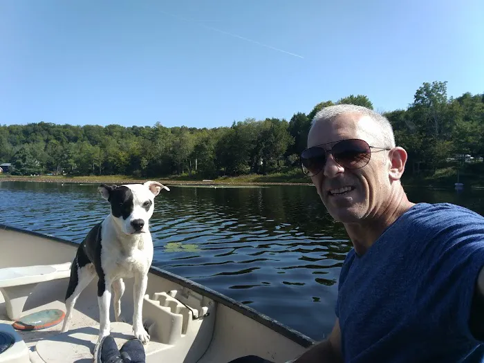 Charlies Lakeside Colony Picture 6