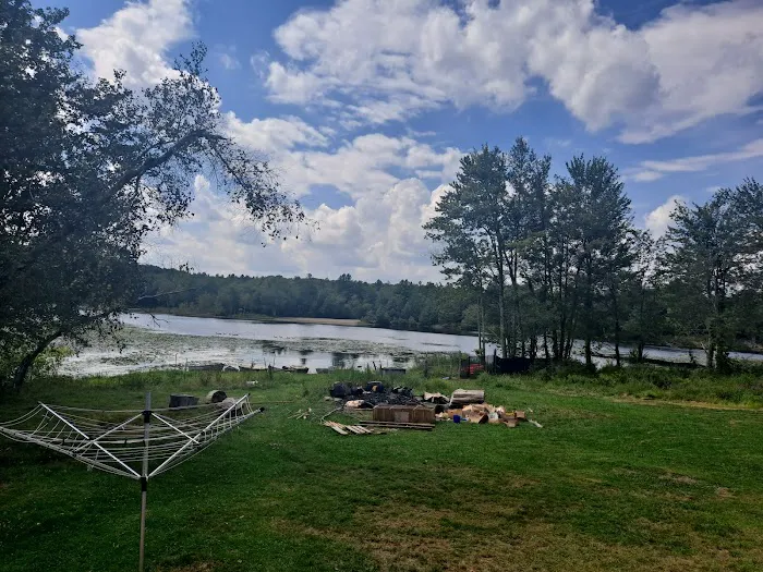 Charlies Lakeside Colony Picture 2