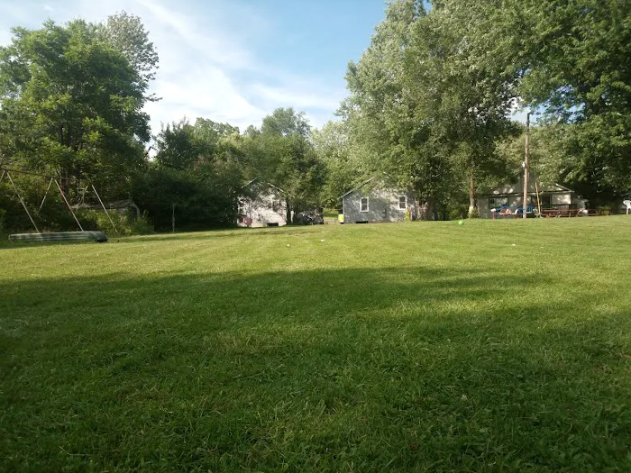 Charlies Lakeside Colony Picture 10