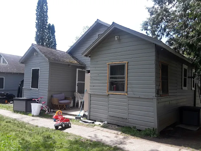 Charlies Lakeside Colony Picture 4