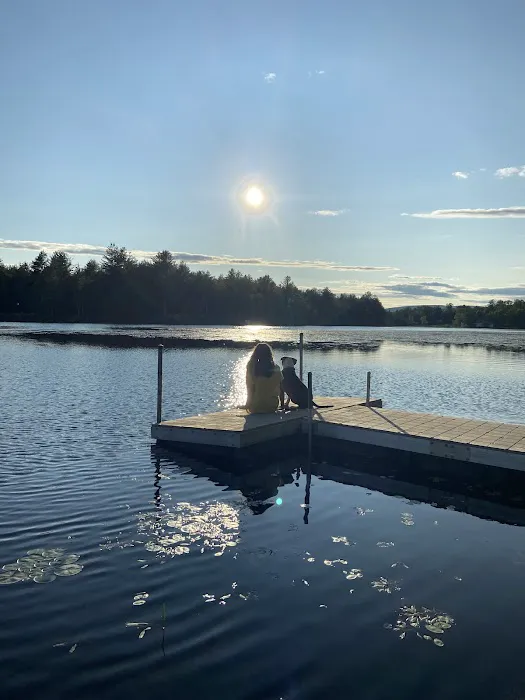 Charlies Lakeside Colony Picture 3