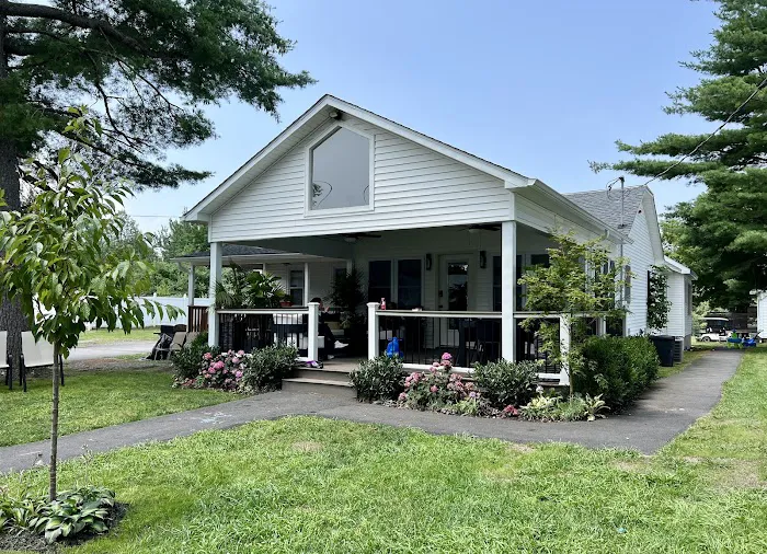 Beverly Hills Bungalow Corporation Picture 4