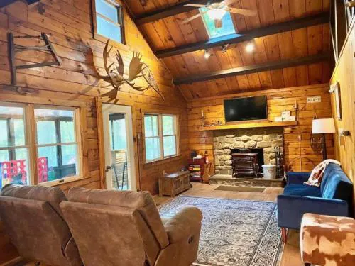 Red Roof Cabin Picture 1