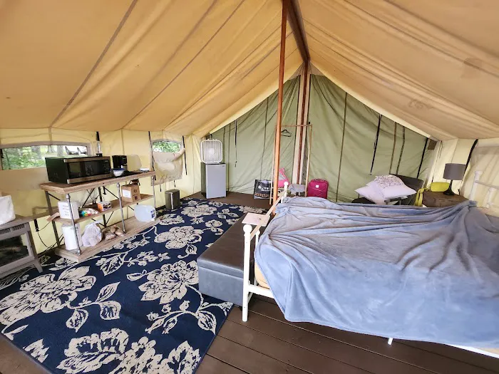 Keen Lake Camping Cottage Resort Picture 1