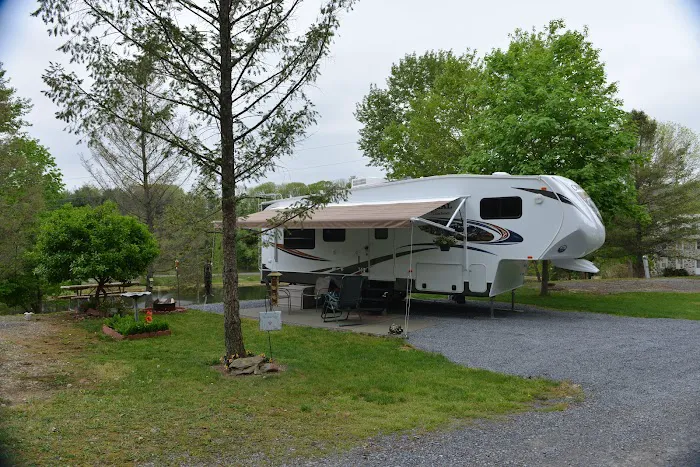 Robin Hill RV Campground Picture 4