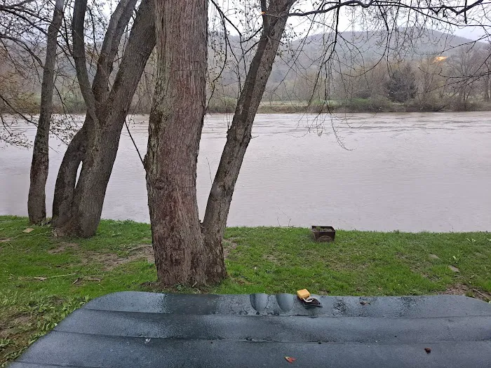 Pine Crest Campground Picture 5