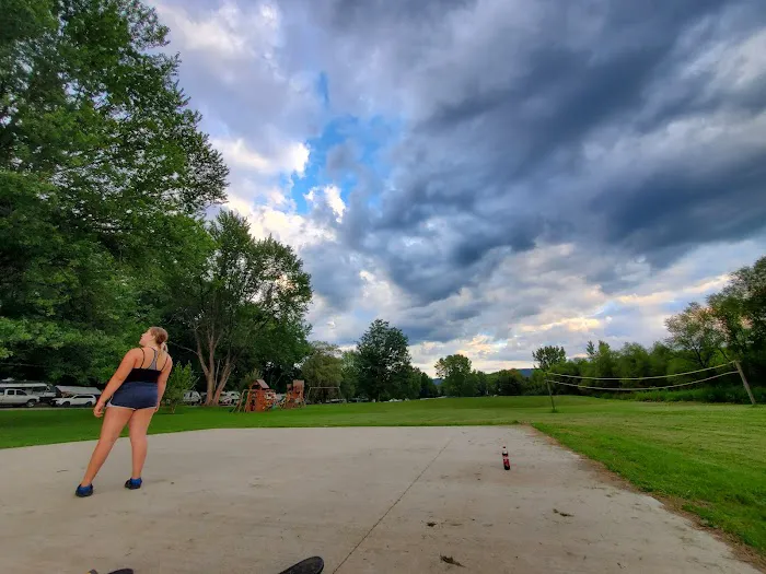 Pine Crest Campground Picture 9