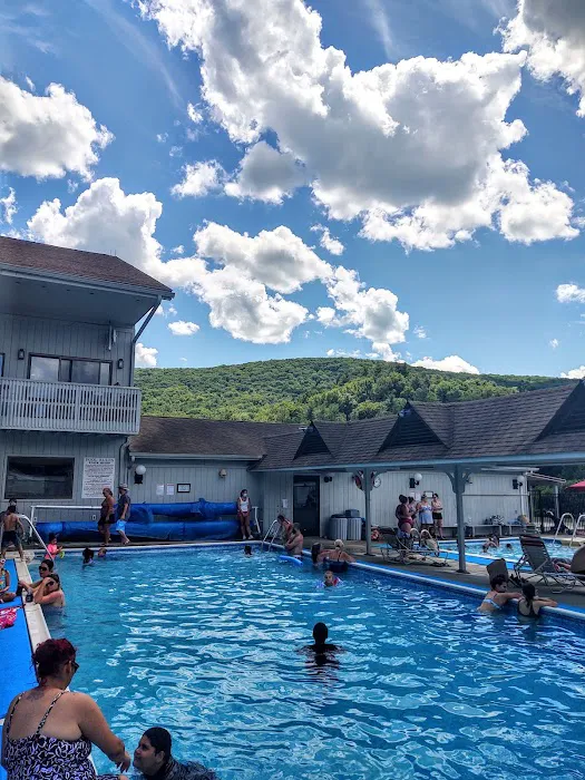 Lone Oak Campsites Picture 10