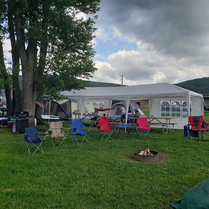 Lone Oak Campsites Picture 5