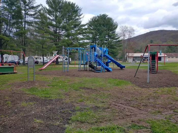 Red Ridge Lake Campgrounds Picture 2