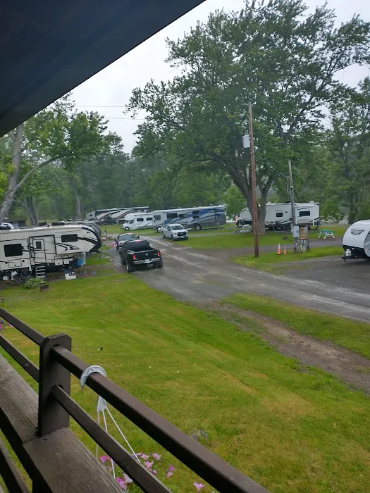 Riverside RV Campground Picture 4