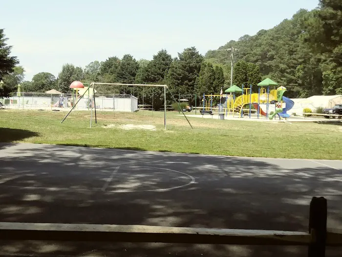 Tall Pines Campground Resort Picture 5