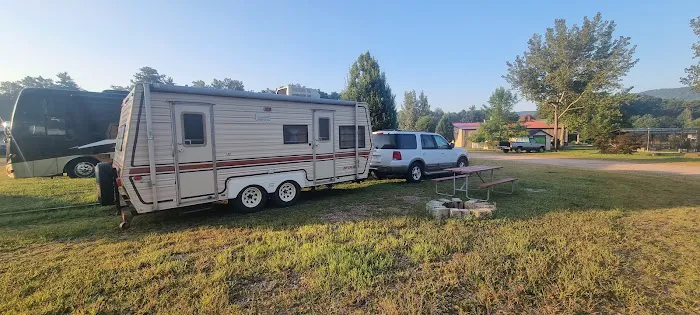 Lake Compounce Campground Picture 2