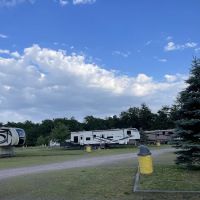 Lake Compounce Campground check-in and store ico