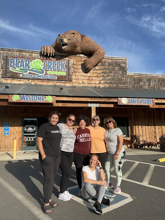 Lake Compounce Campground check-in and store Picture 4