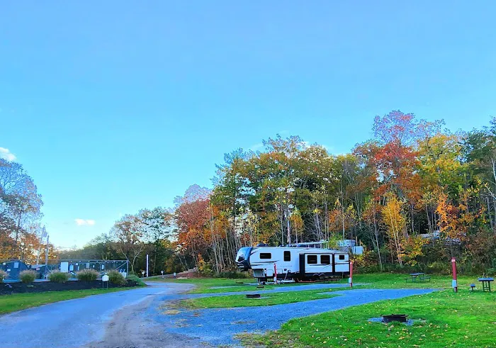 Pioneer Valley RV Campground Picture 8