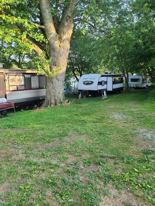 Wray's Riverfront Campground Picture 5