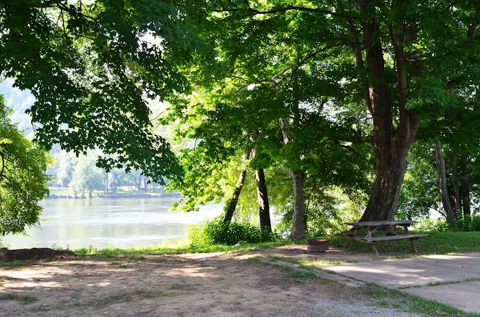 Riverside Campground Picture 4