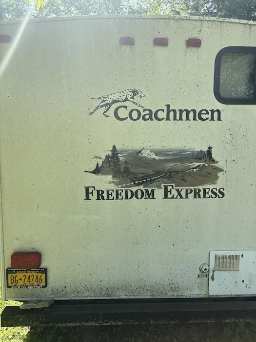 Yellow Lantern Kamp Grounds Picture 3