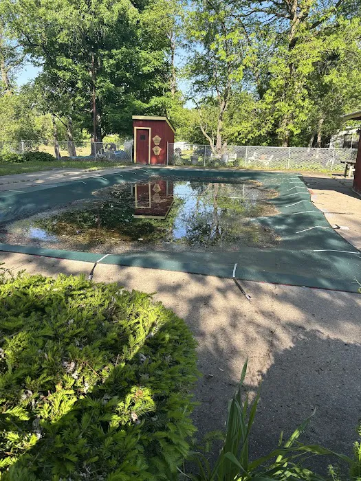 Yellow Lantern Kamp Grounds Picture 7