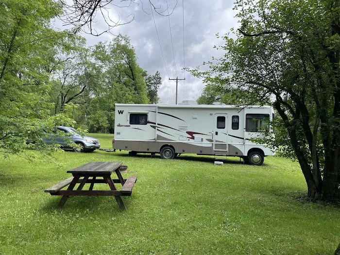 Yellow Lantern Kamp Grounds Picture 9