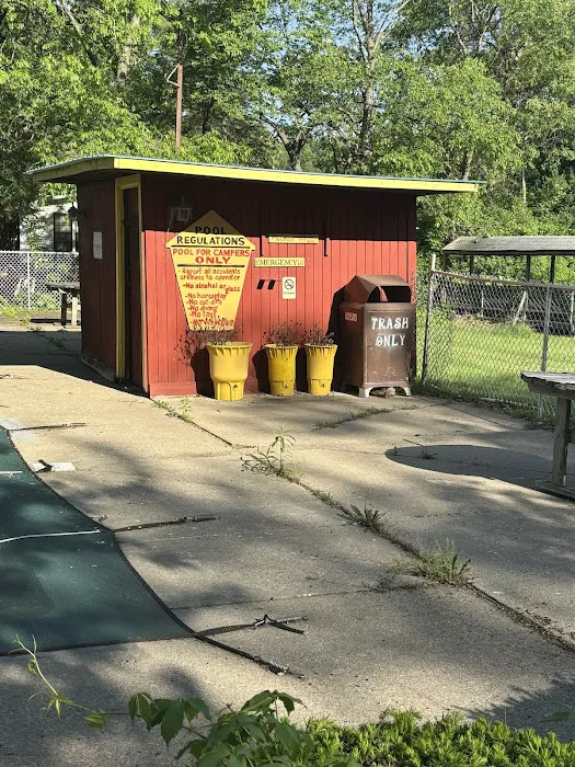 Yellow Lantern Kamp Grounds Picture 5