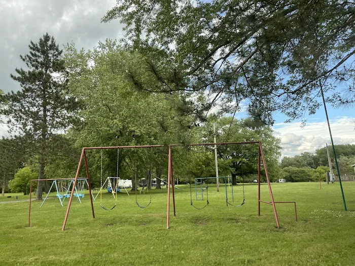 Yellow Lantern Kamp Grounds Picture 6