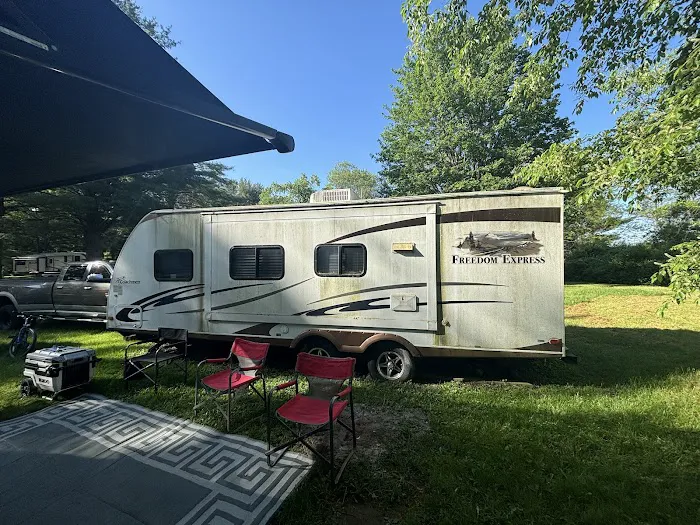 Yellow Lantern Kamp Grounds Picture 4