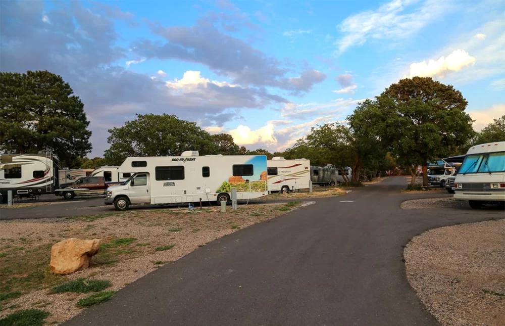 Best Campgrounds for RVs with Big Rigs: Top Destinations for Large RVs