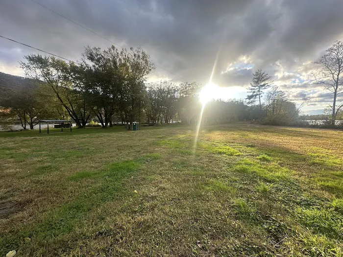 Section 8 Riverlot Picture 3