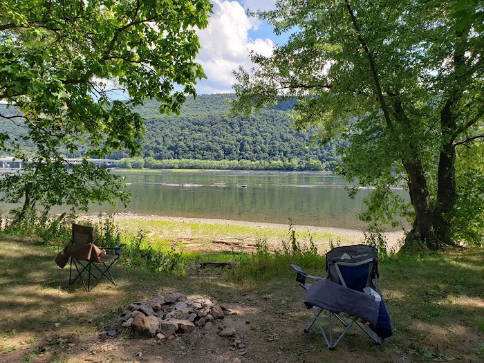 Riverfront Campground Picture 7